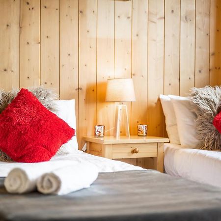 Chalet Himalaya , 10 Person Chalet With 5 Ensuite Bedrooms And Outdoor Jacuzzi In Meribel Centre المظهر الخارجي الصورة
