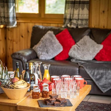 Chalet Himalaya , 10 Person Chalet With 5 Ensuite Bedrooms And Outdoor Jacuzzi In Meribel Centre المظهر الخارجي الصورة
