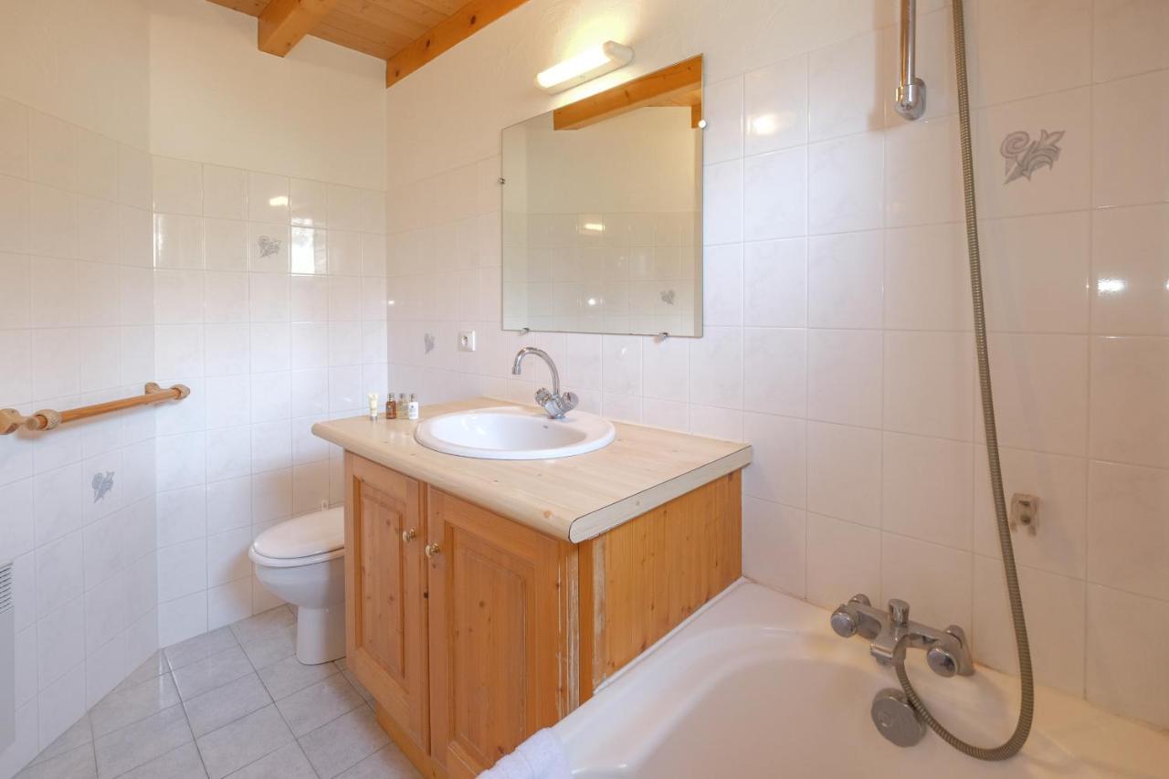 Chalet Himalaya , 10 Person Chalet With 5 Ensuite Bedrooms And Outdoor Jacuzzi In Meribel Centre المظهر الخارجي الصورة